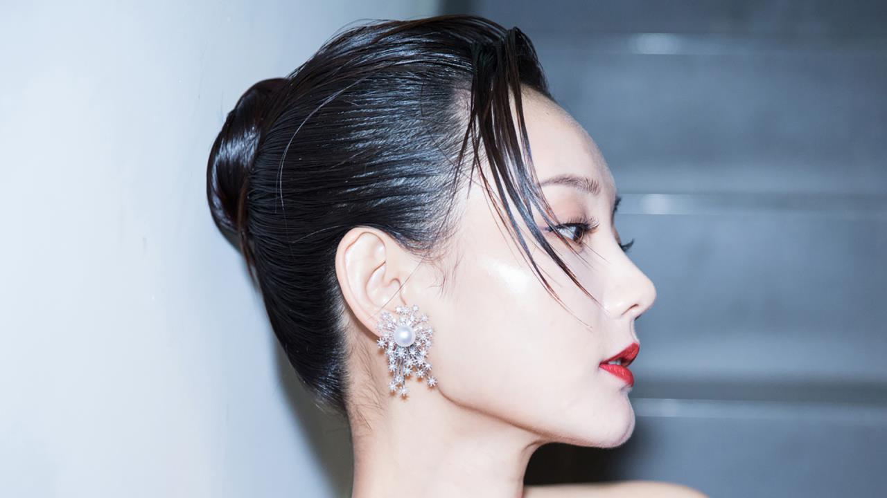 隔壁鄰居的女孩:  窗邊的那抹陽光